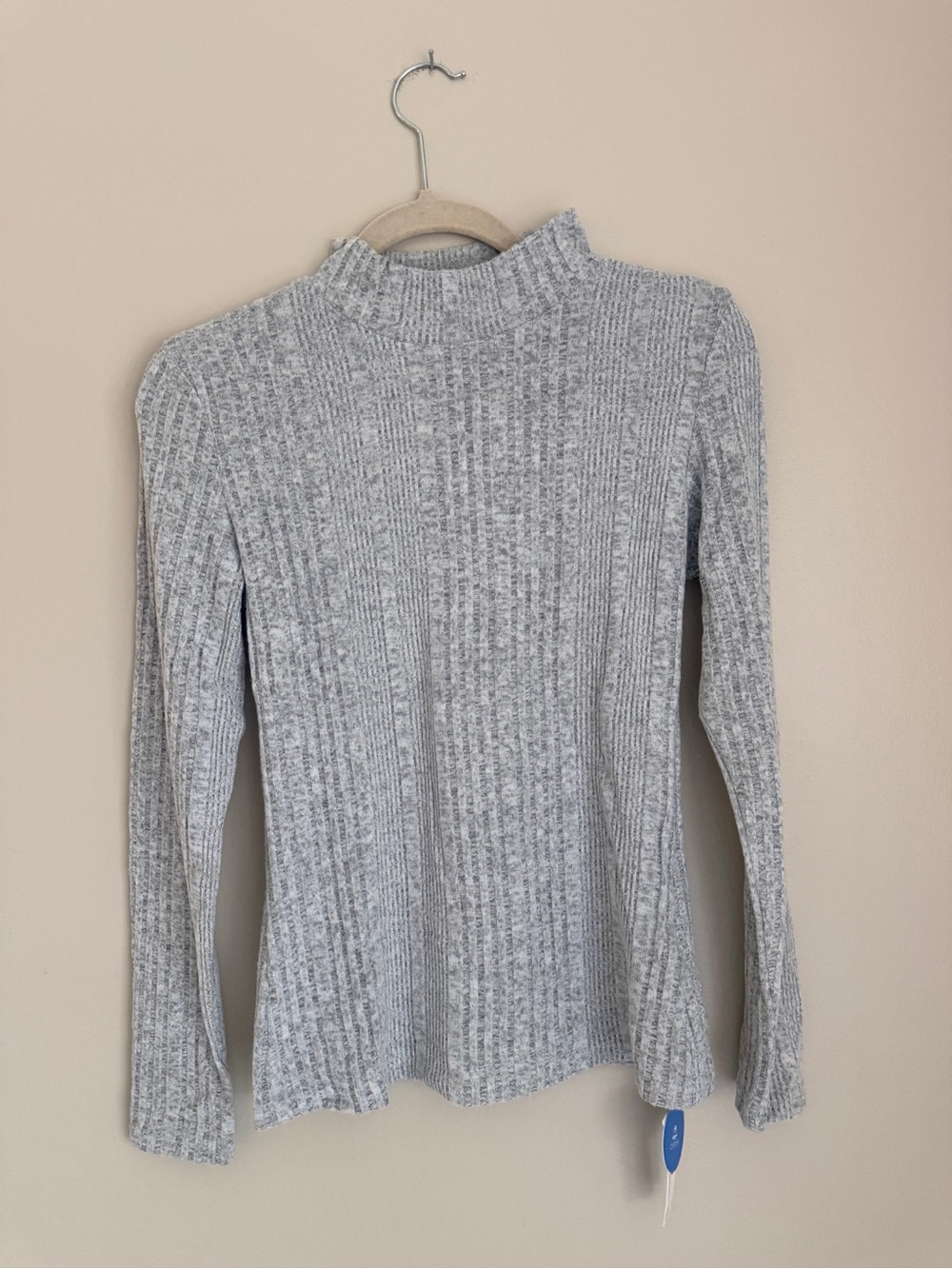 NWT Cupshe Light Gray Ribbed Mockneck Sweater, size medium